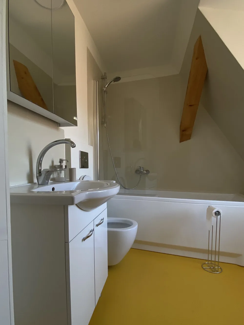 The bathroom of apartment 9